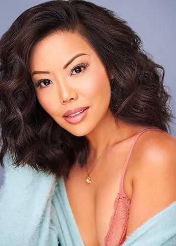 Gina Hiraizumi