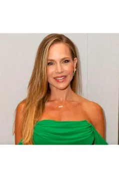 Julie Benz