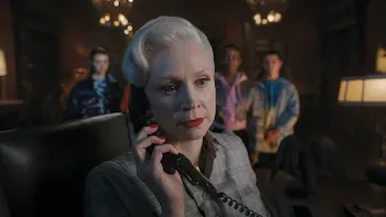 Fuerzas sombrías como una bandada de cuervos