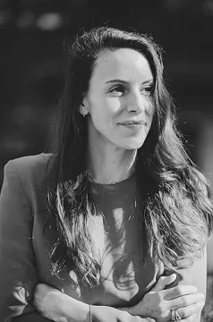 Alexandra De La Mora