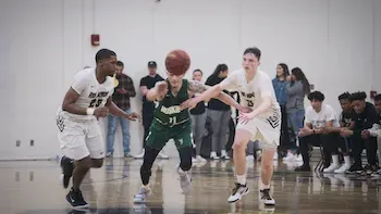 ¡Apártate de nosotros!