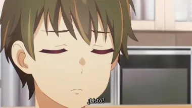 Café. Con una proporción de leche de aproximadamente 8 a 2. Azúcar 1 cucharadita, caramelo en polvo también, por favor.