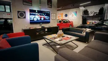 La casa en la ruina, la guarida de un piloto, la casa de las rarezas