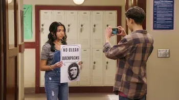 Corazones llenos, mochilas transparentes