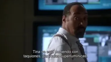 El hombre del traje amarillo