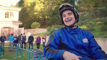 La cabaña oculta, la casa de colores, la montaña rusa en el jardín