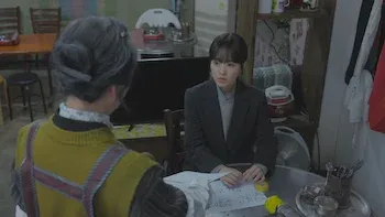 En silencio y siempre presente